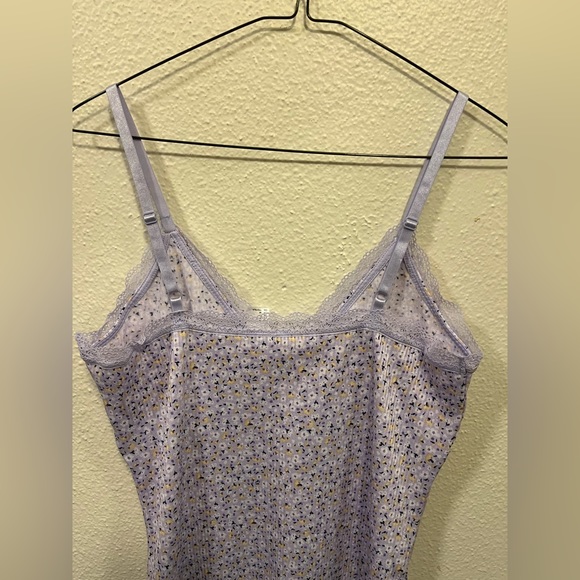 Narrow, adjustable shoulder straps and V-neck with lace trim at top. Unlined. - Picture 3 of 4